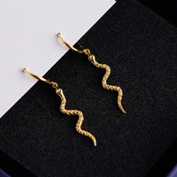 🐍 Insta 18K gold plated snake earrings - Picture 5 of 9